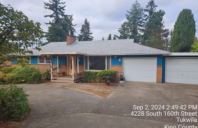 Photo of SeaTac large home for rent - 4 bedrooms 2 bathrooms with 2 kitchens - Available now!