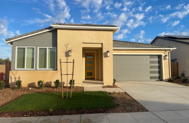 967 W Maclure Ave - 967 Maclure Avenue, Madera County, CA 93636