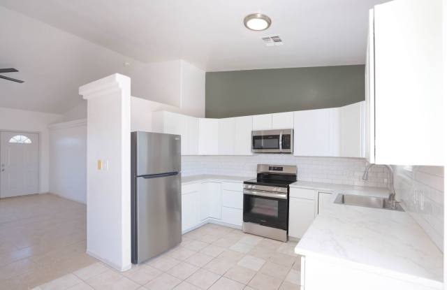 3 Bedroom House with large yard Arizona City