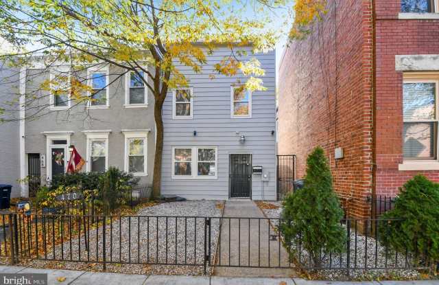 Photo of 470 RIDGE Street NW