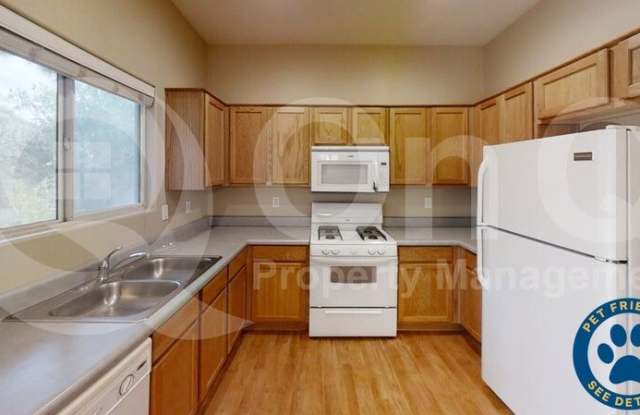 807 West Sunset Drive