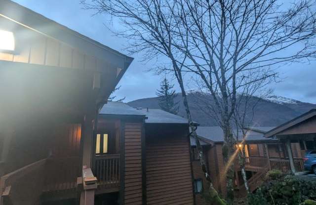 Photo of 2 bed/1 bath Crowhill condo on Douglas- Unfurnished