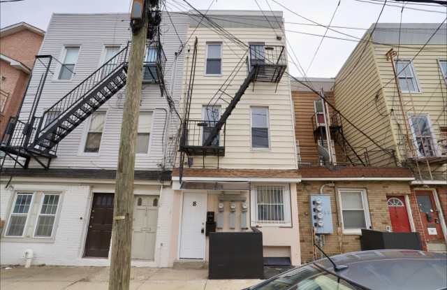 Photo of 18 WALLIS AVE