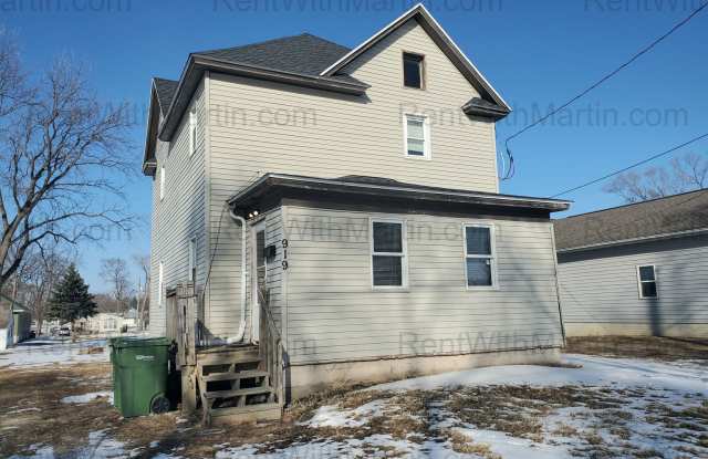 FOR RENT- 919 Oneida *Pets ok- large yard!* MOVE IN PROMO!!