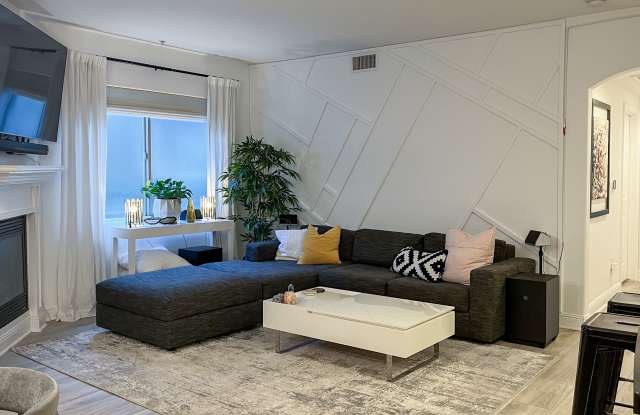 5037 Rosewood Avenue