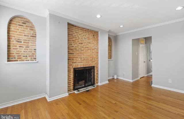 12 WASHINGTON Street S