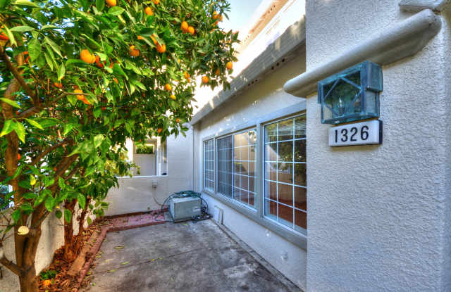1326 Tea Rose Cir