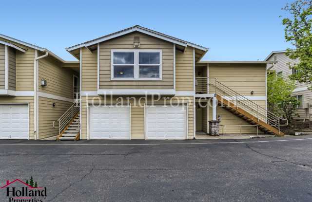 BEST REDUCED PRICE to $1050*** Bright  Comfortable Upper-Level Unit! Plus Special Offer of $150 on your first full month's rent! 1 Application in process as of 12/03