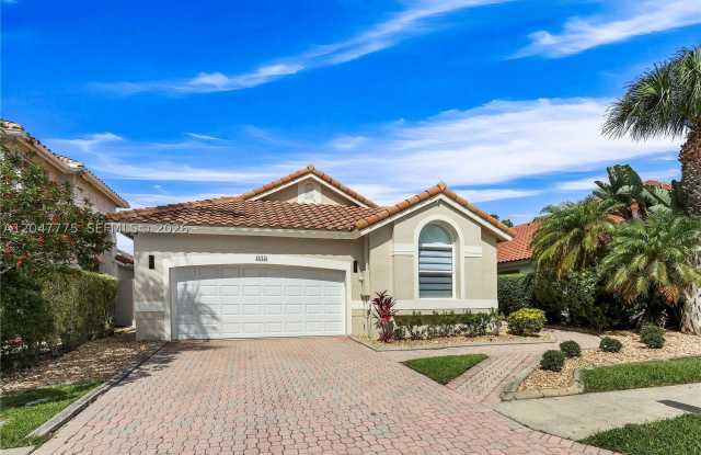 1530 Lacosta Dr W