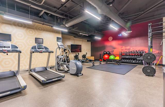 Huge Central Area Studio with PARKING and gym on site