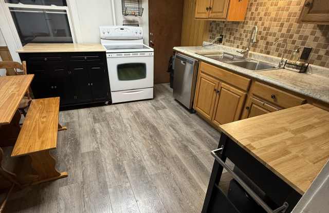 905 North California Avenue