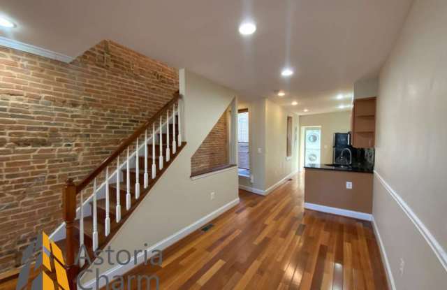 Stylish 2 Bedroom with Spa Bath, Hardwood Floors and Parking