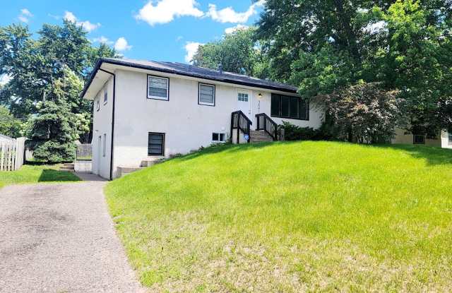 Photo of 5641 4th St NE