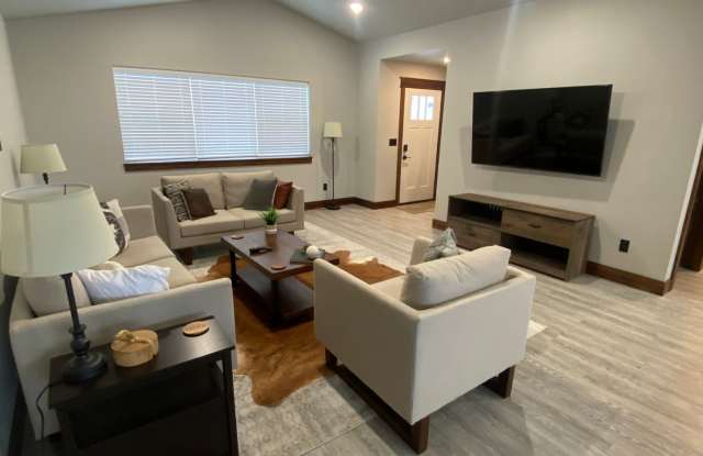 Beautiful 3 bed/2bath Hamilton home Furnished or Unfurnished Options