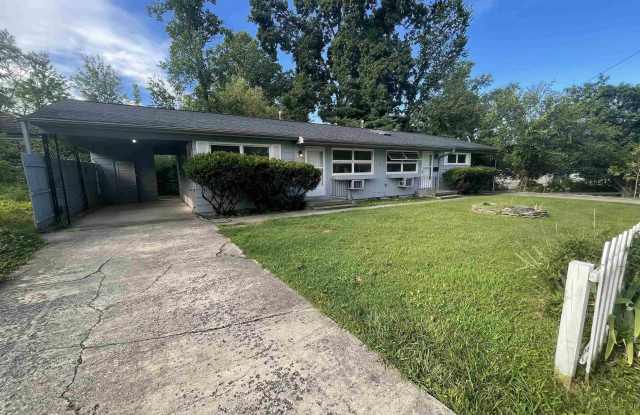 Photo of 1906 E Maxwell Lane