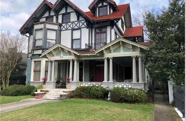 2821 ESPLANADE Avenue