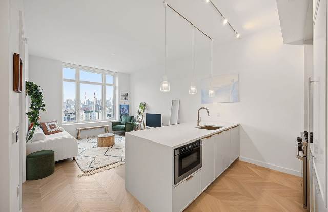 2918 41st Ave Apt 16B