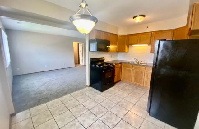 2 Bed/1.5 Bath Large Unit