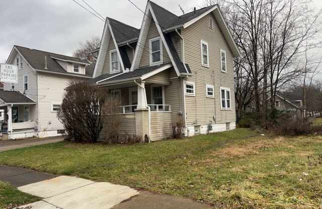 Charming 3-Bedroom Property in Prime Location