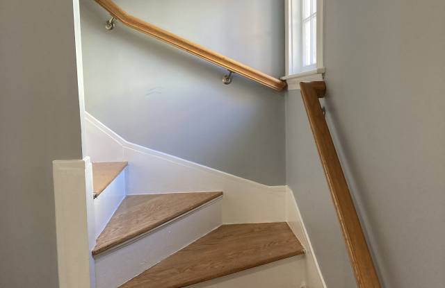 Photo of 16 Aberdeen Avenue