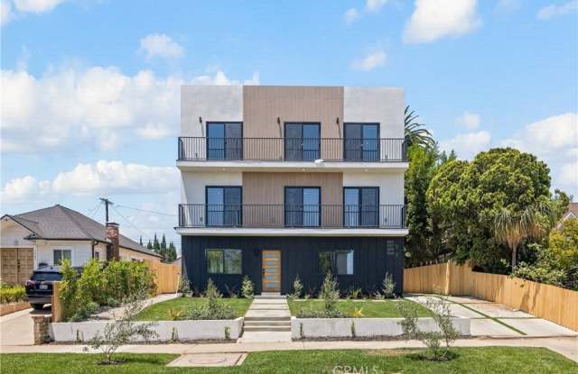 Photo of 1559 S Ogden Drive