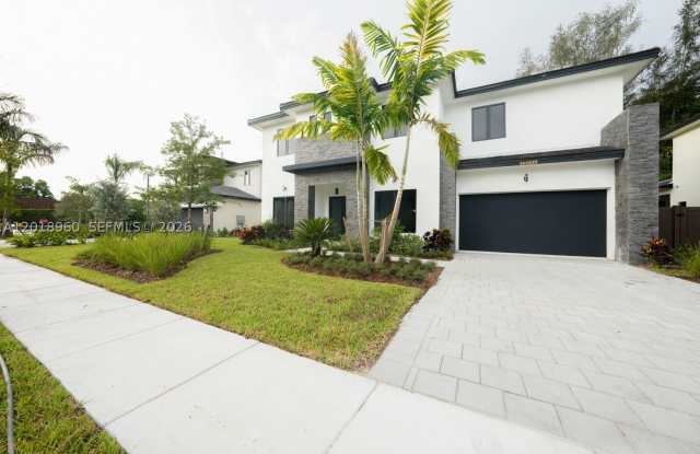 13004 Davie Oaks Dr