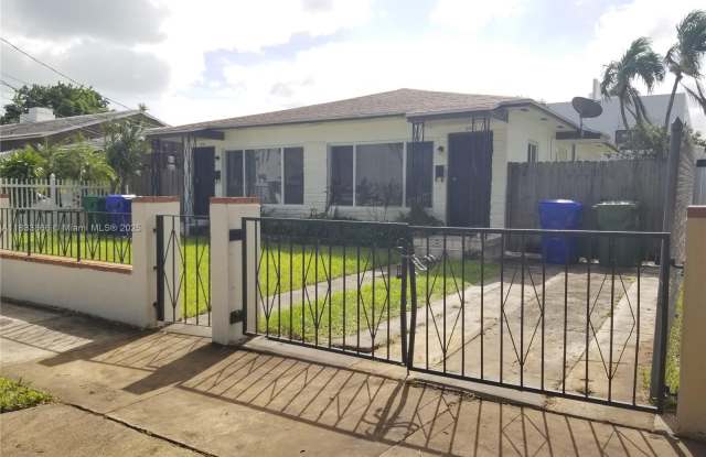 Photo of 1240 SW 22nd Ter