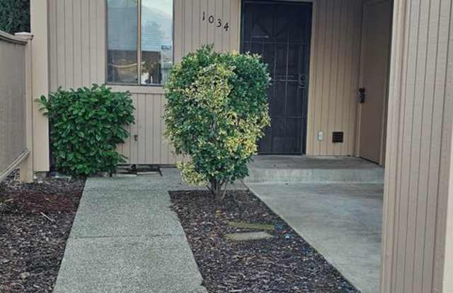 Condo in Well Established HOA Neighborhood
