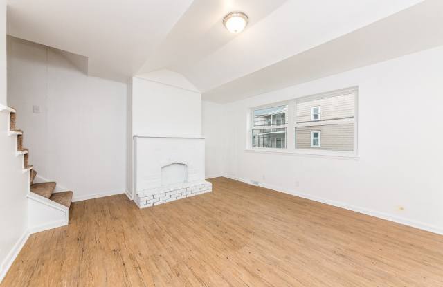 AVAILABLE JULY - Updated 2 Bedroom Home w/ Large Bedrooms  Easy Parking!