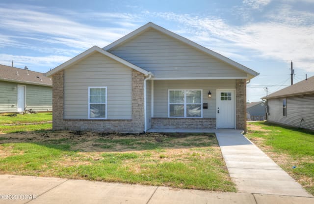 2215 S Kentucky Avenue - 2215 South Kentucky Avenue, Joplin, MO 64804