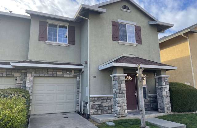 Photo of 3 bed/ 2.5 bath townhouse - Yuba City