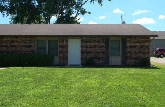 Nice 2 Bed 1 Bath Duplex In Southern Boone!