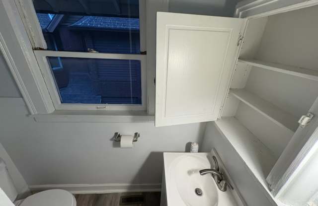 Photo of 144 N 6th St