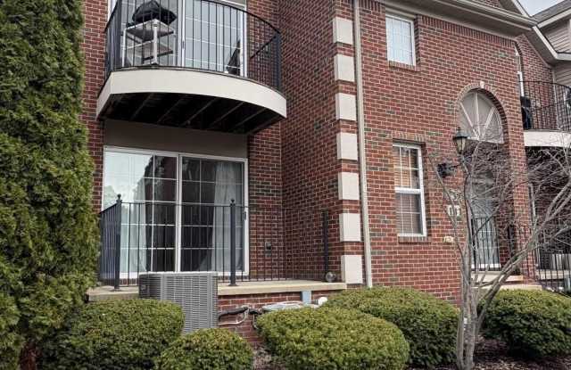 141 W Oakbrook Drive