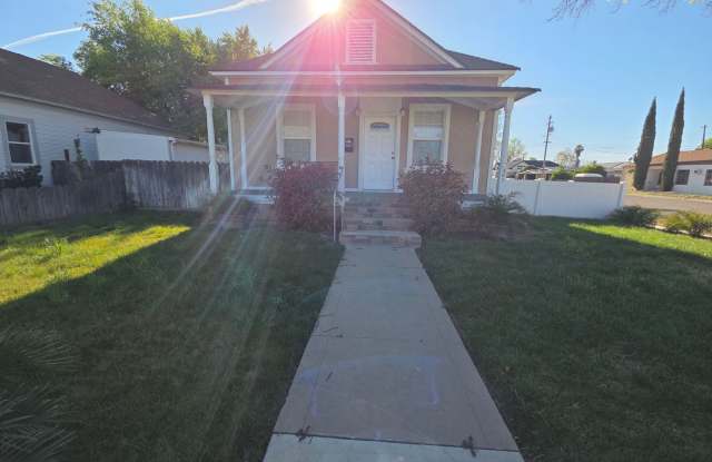 Beautiful 2 bedroom home with large detatched garage