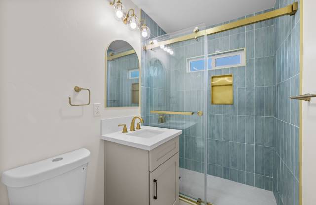 937 1/2 Missouri Street