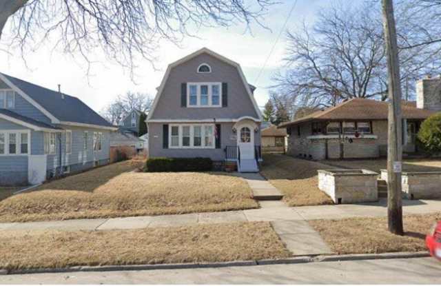 3733 E Allerton Ave - Lower Unit