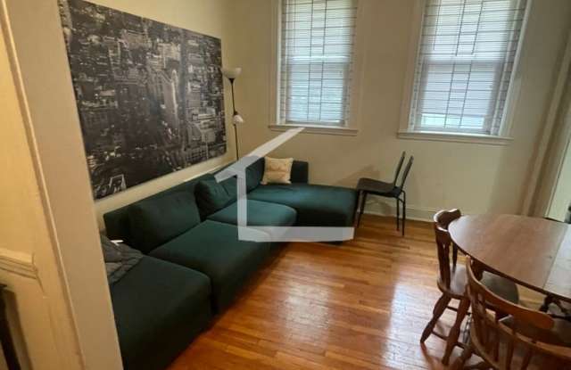 Photo of Large 3 bed unit right next to the Green Line in Brighton!