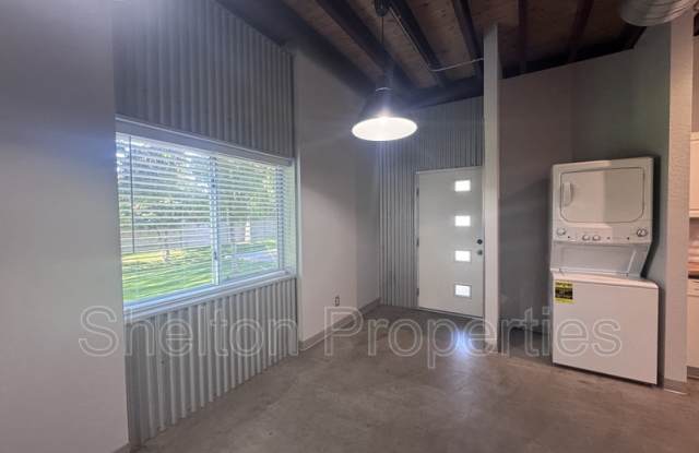 Photo of 2121 W Hayward Ave Unit 2