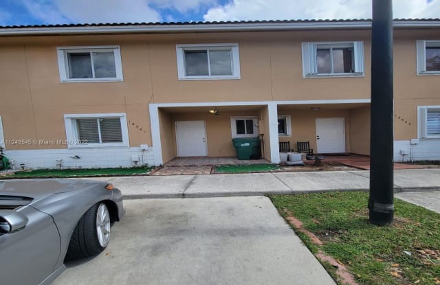 13909 SW 174th St - 13909 SW 174th St, Richmond West, FL 33177