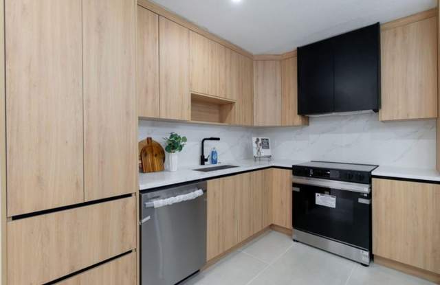 4330 NE 13th Avenue, Oakland Park, FL 33334