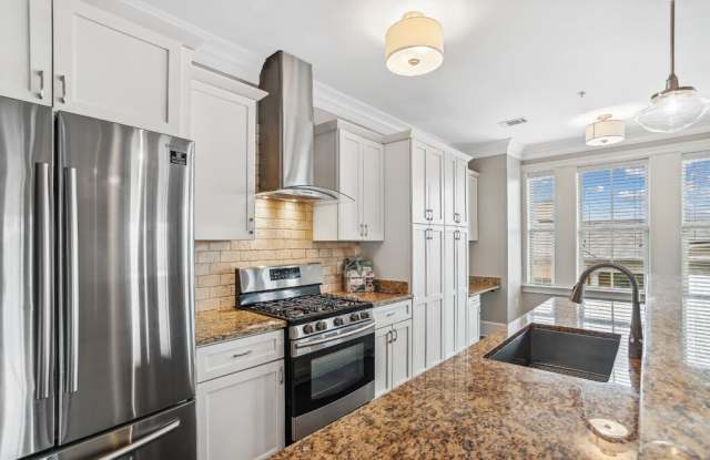 Photo of 2100 Queens