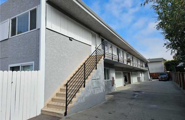 2306 Vanderbilt Lane