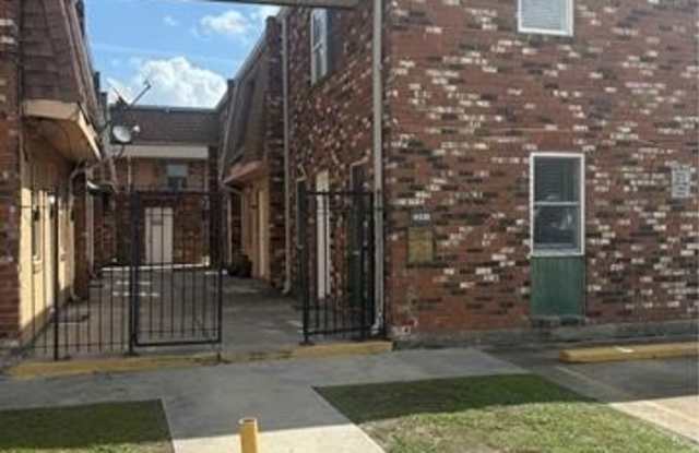 2501 HOUMA Boulevard