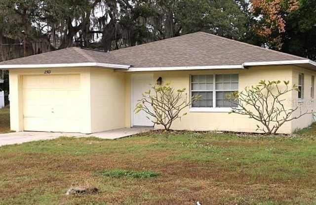 Photo of 2501 CRESCENT DRIVE