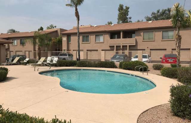 2 bed / 2 Bath Townhouse in Mesa!