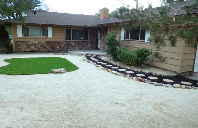 UNR friendly 3 Bedroom , 2 Bath close to campus