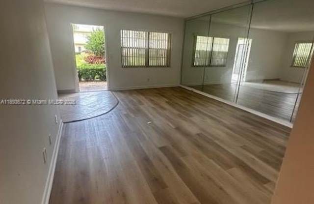 Photo of 182 E Dorset