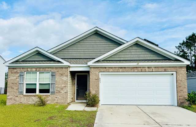 4 bed, 2 bath-- Available Aug 2026!