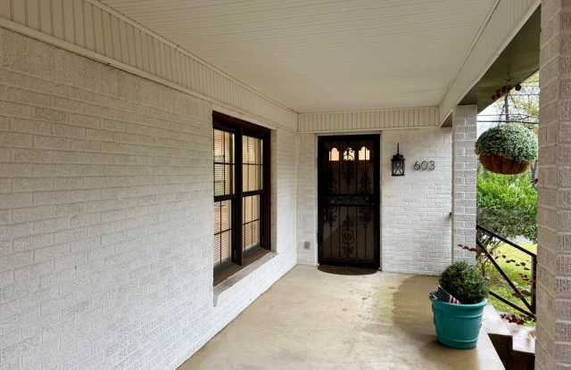 Tour Today! 3 Bed 2 Bath in Tyler!